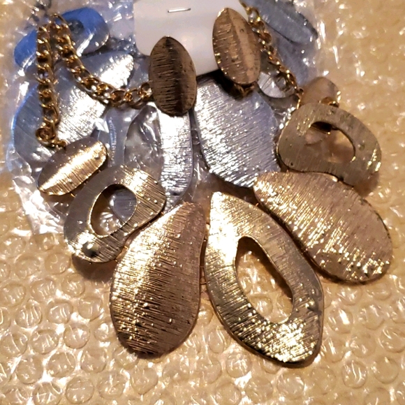 Jewelry - Picture 2 of 2